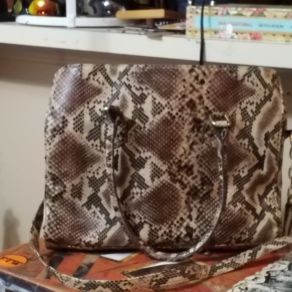Beautiful pocketbook - Picture 2 of 4